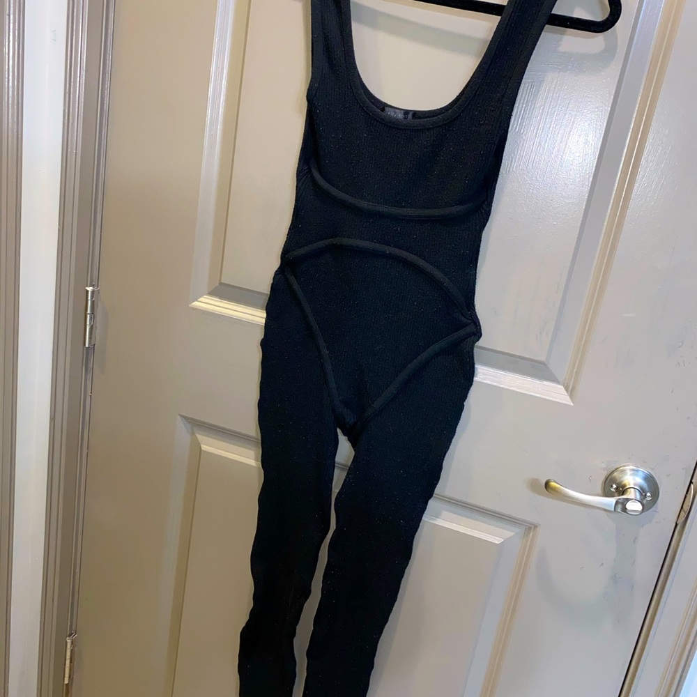 BLACK DESIGN JUMPSUIT